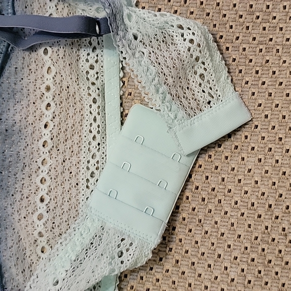 COPY - NWT Calvin Klein Lace Triangle Longline Bralettes- Size:L-Ivory - Picture 13 of 15